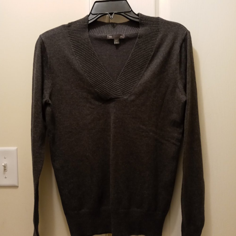 Gap size S gray sweater
